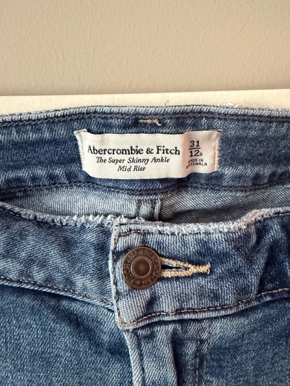 Abercrombie & Fitch Women's Light Blue Skinny Jeans - Picture 2 of 3